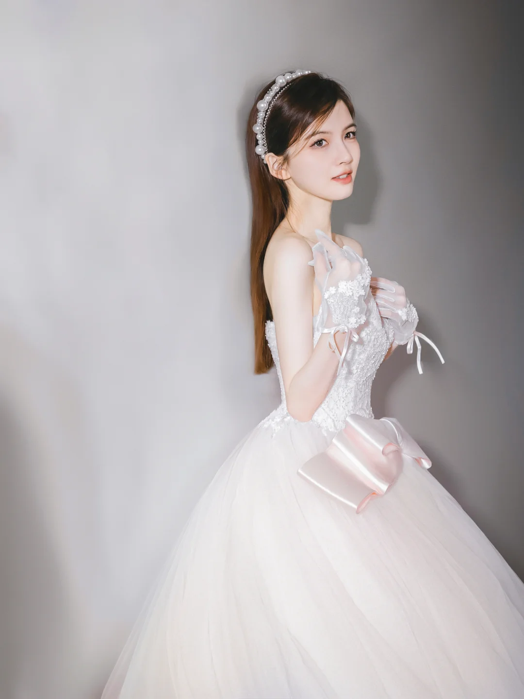 Elegant Ball Gown Strapless Tulle Lace Bow With Gloves Long Wedding Dresses