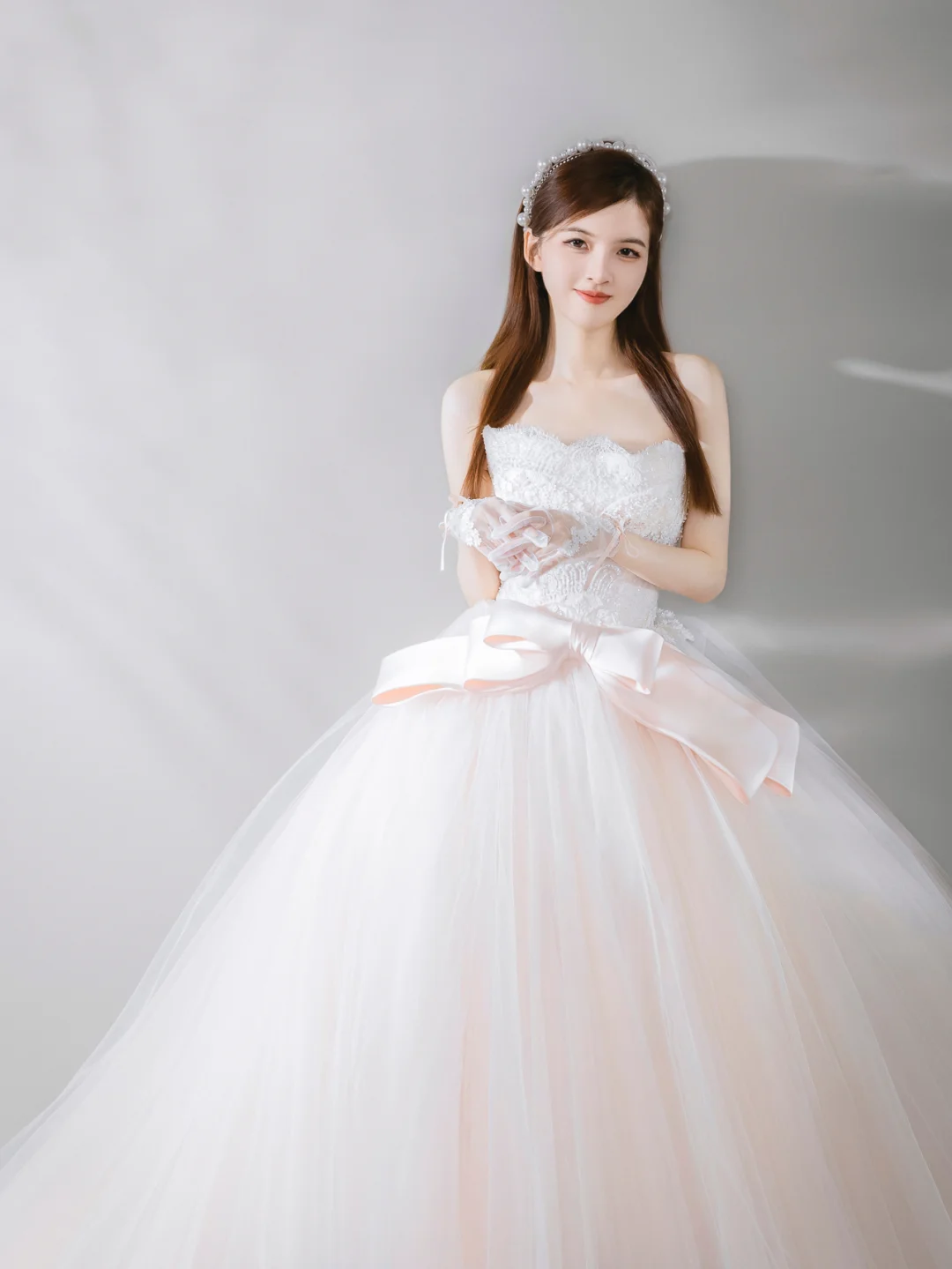 Elegant Ball Gown Strapless Tulle Lace Bow With Gloves Long Wedding Dresses