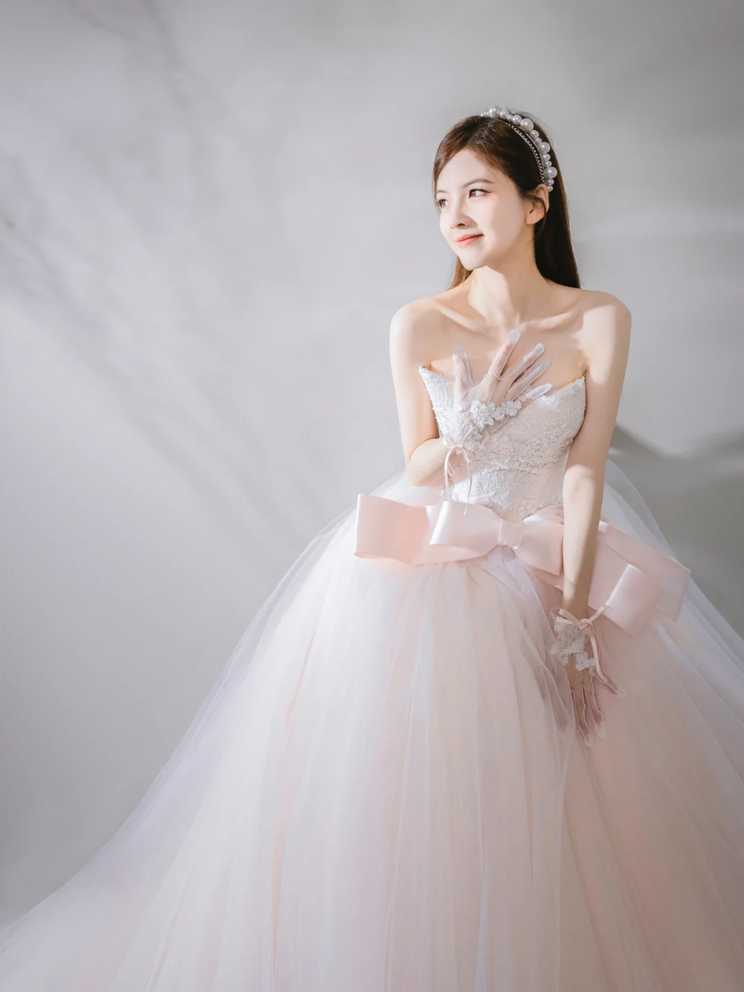 Elegant Ball Gown Strapless Tulle Lace Bow With Gloves Long Wedding Dresses