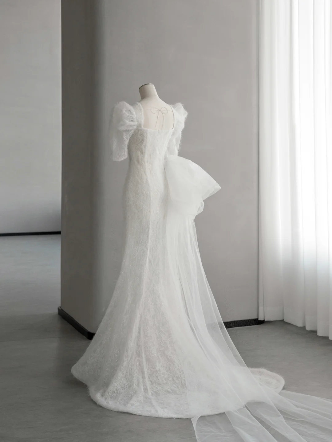 Chic Pretty Mermaid Satin Tulle Feather Short Sleeves Long Wedding Dresses