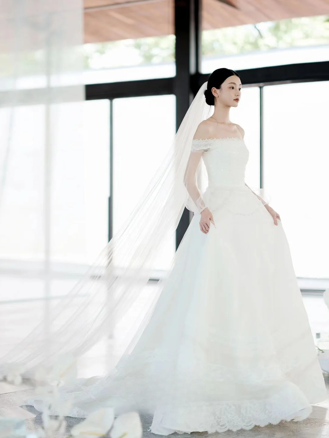 White Classy A Line Off The Shoulder Tulle Lace With Veil Long Wedding Dresses