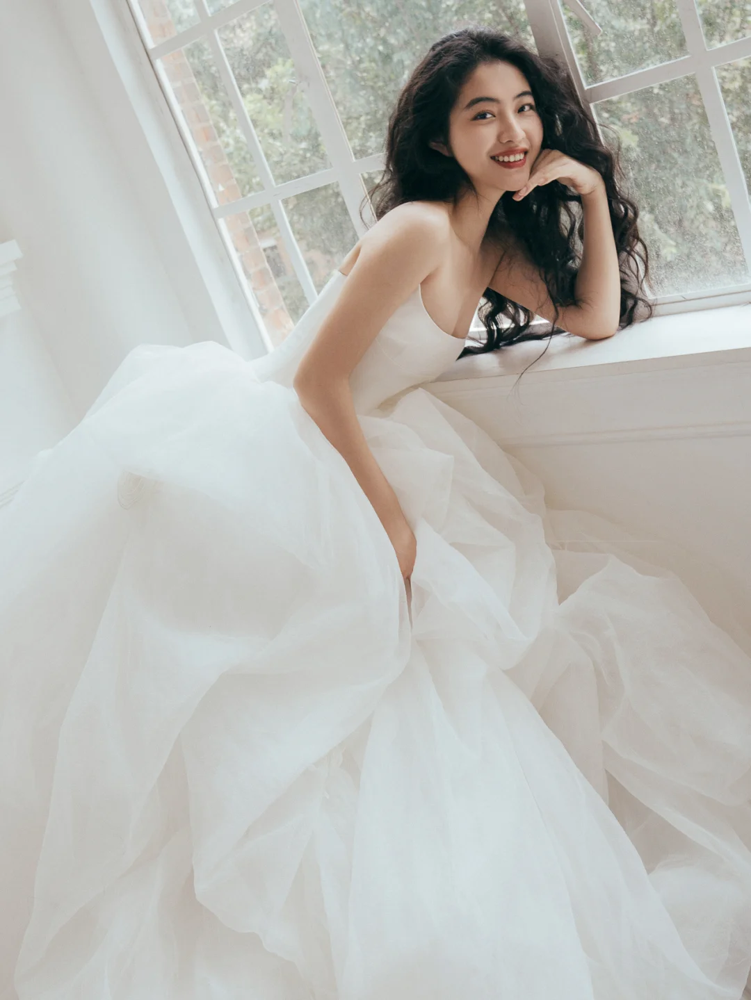 Dreamy Ball Gown Strapless Satin Tulle Long Wedding Dresses