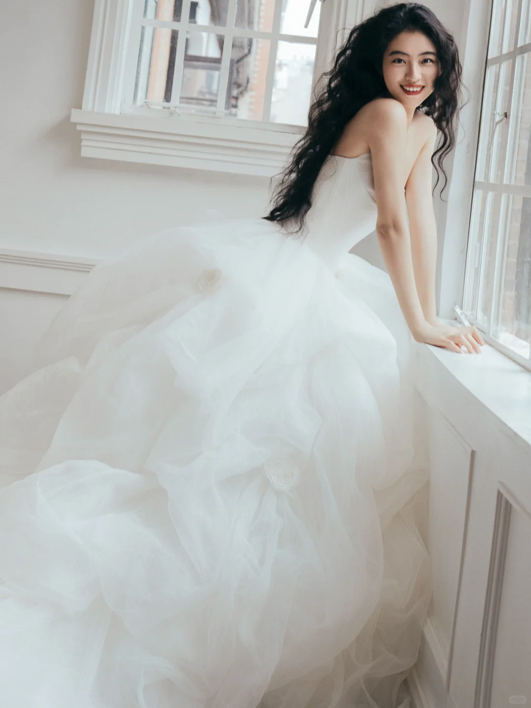 Dreamy Ball Gown Strapless Satin Tulle Long Wedding Dresses