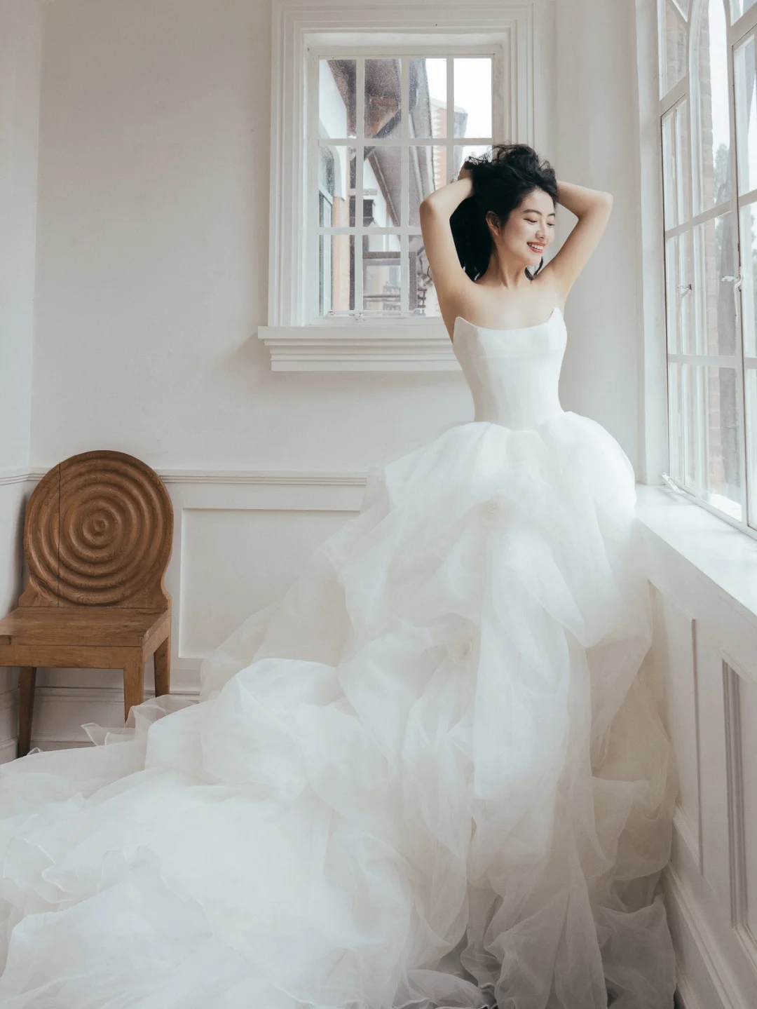 Dreamy Ball Gown Strapless Satin Tulle Long Wedding Dresses