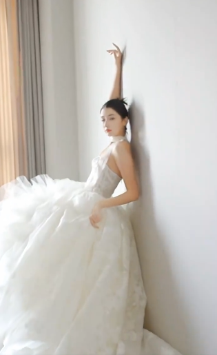Pretty Ball Gown Strapless Tulle Lace Long Wedding Dresses