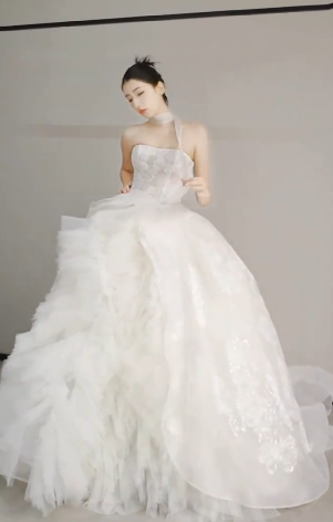Pretty Ball Gown Strapless Tulle Lace Long Wedding Dresses