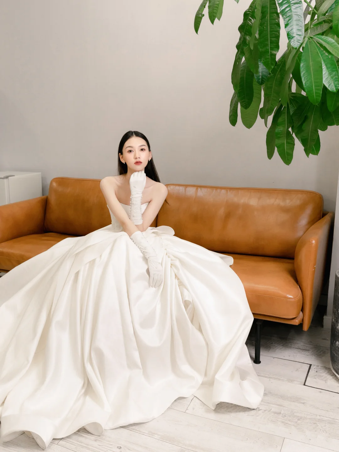 Eelgant Ball Gown Strapless Satin Applique With Gloves Long Wedding Dresses