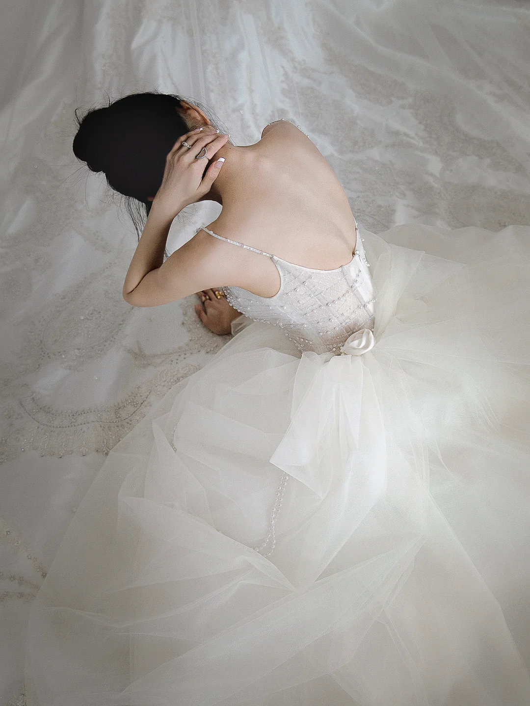 Pretty Ball Gown Spaghetti Straps Tulle Beaded Long Wedding Dresses