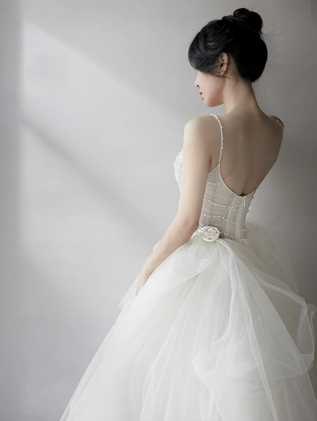 Pretty Ball Gown Spaghetti Straps Tulle Beaded Long Wedding Dresses