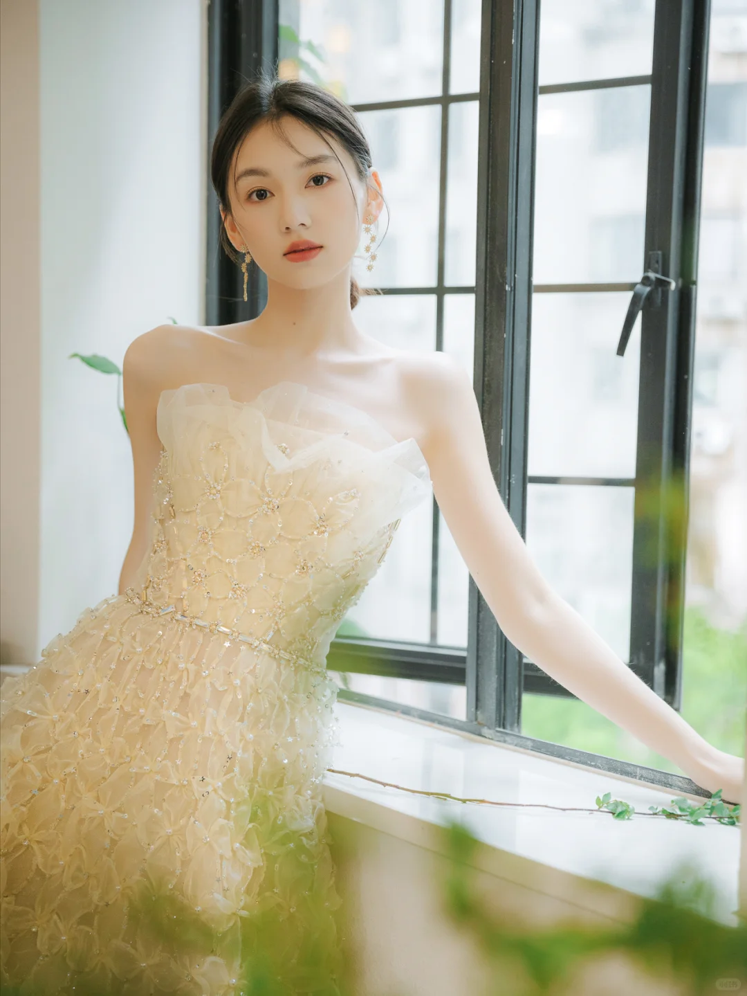 Dreamy Ball Gown Strapless Tulle Beaded Long Wedding Dresses