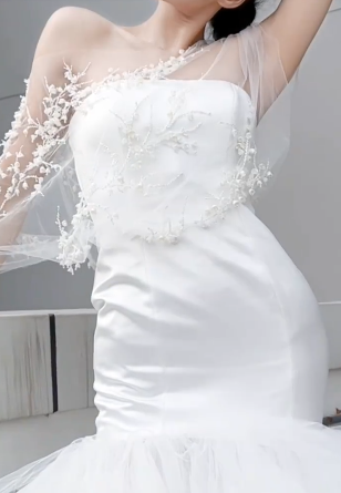 Chic Mermaid Strapless Satin Tulle Applique With Veil Long Wedding Dresses