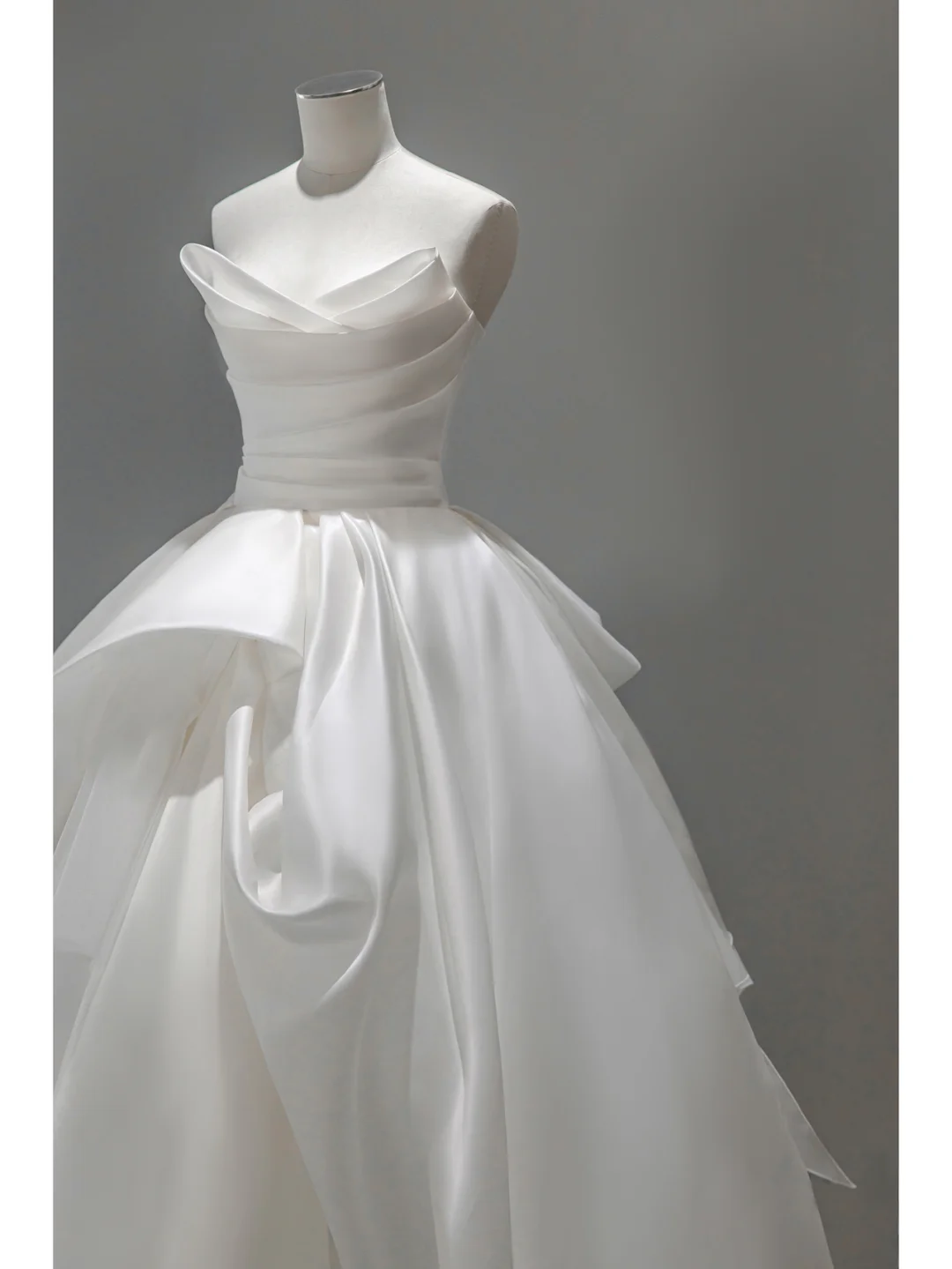 Elegant Ball Gown Strapless White Satin Long Wedding Dresses