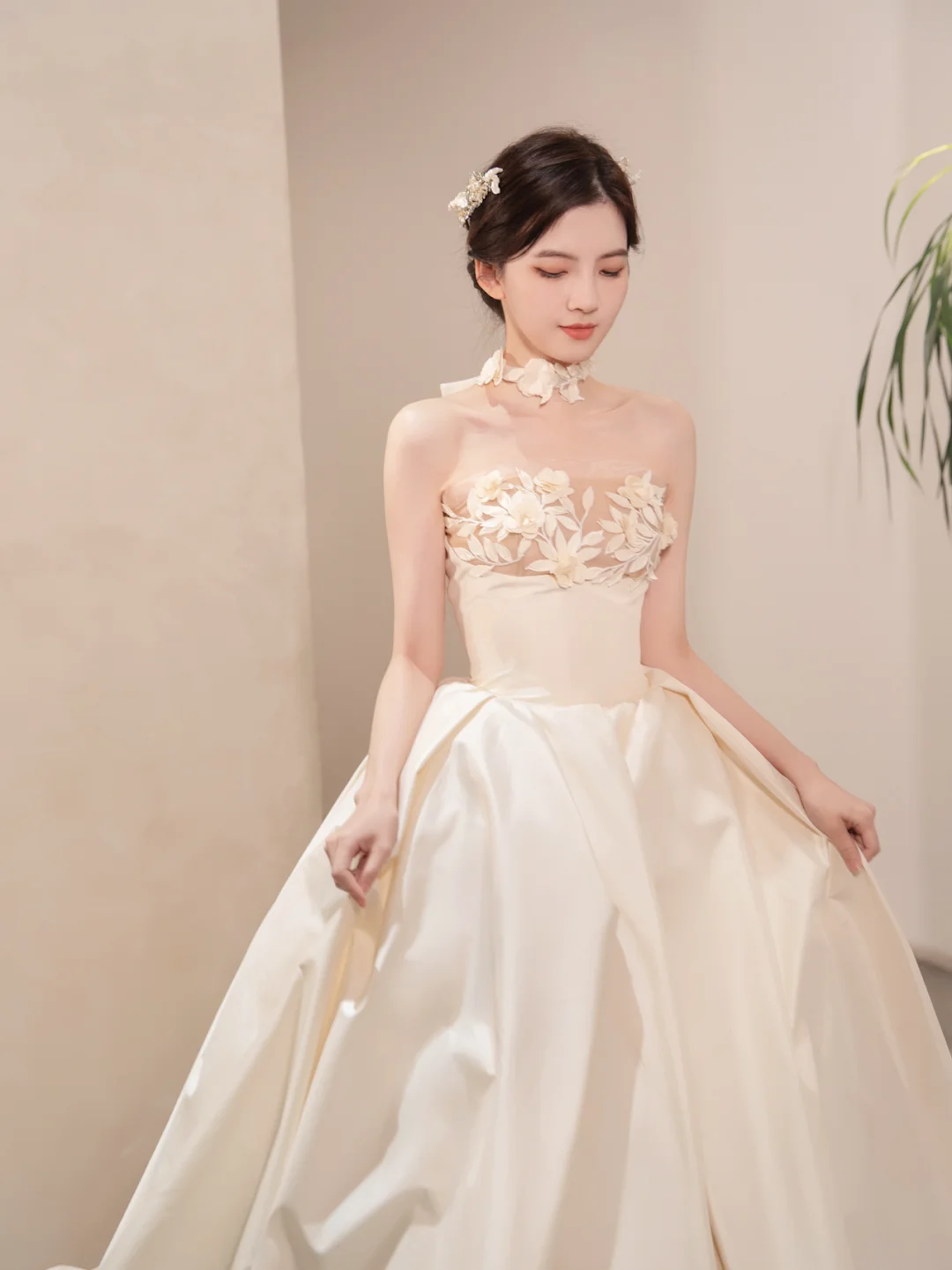 Unique Ball Gown Starpless Satin Applique Long Wedding Dresses