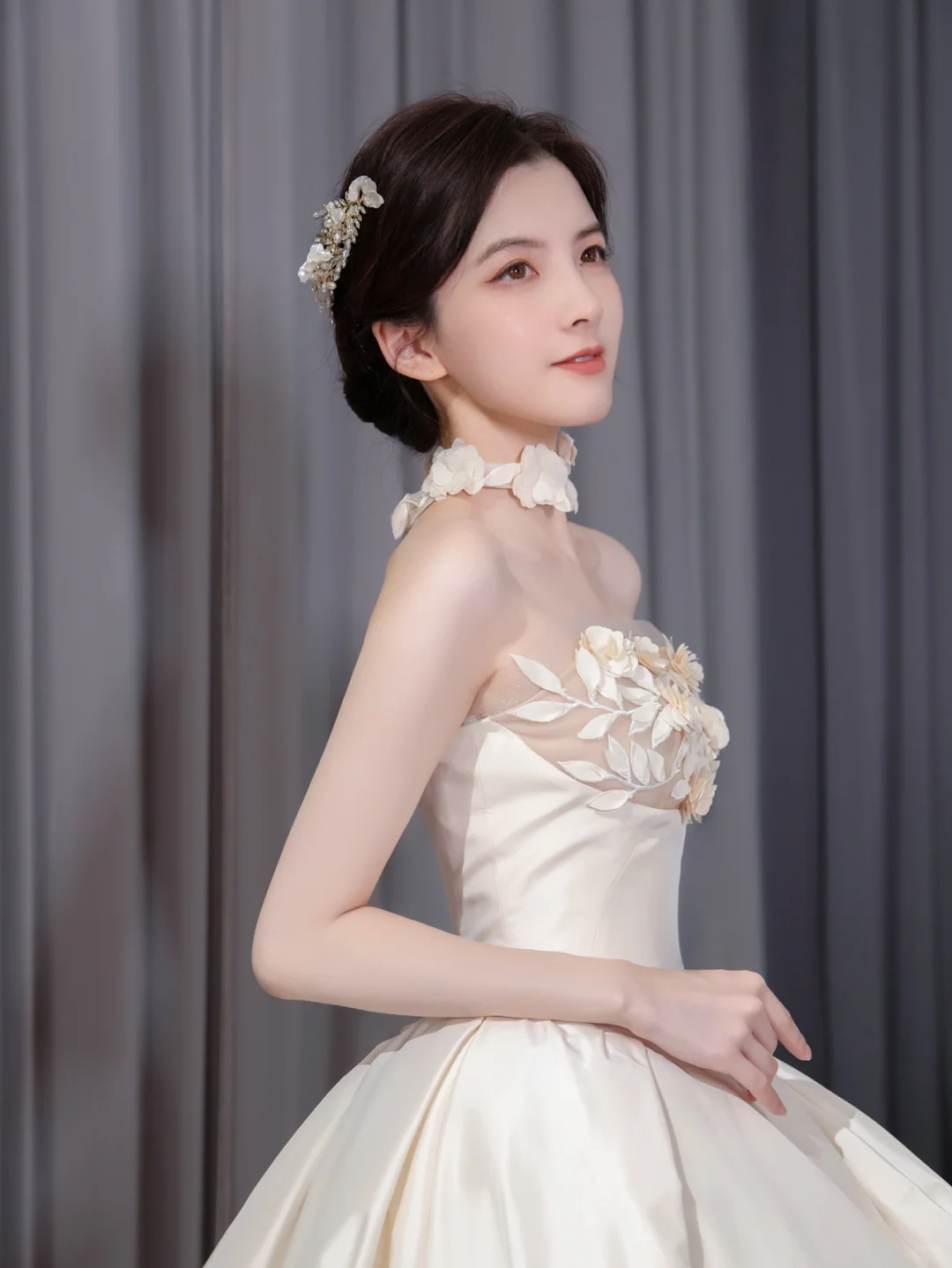 Unique Ball Gown Starpless Satin Applique Long Wedding Dresses