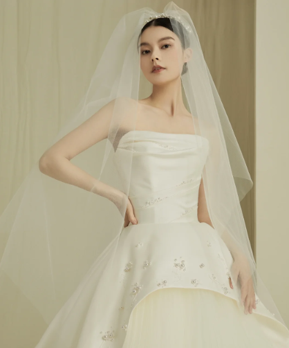 Elegant Ball Gown Strapless Satin Tulle Beaded With Veil Long Wedding Dresses
