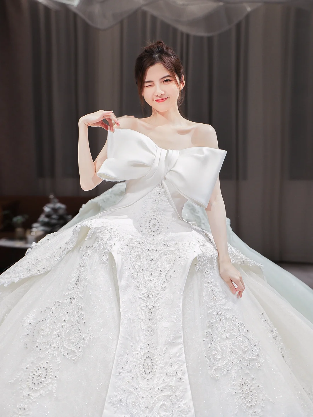 Unique Ball Gown Strapless Satin Tulle Lace Sequin Beaded With Bow Long Wedding Dresses