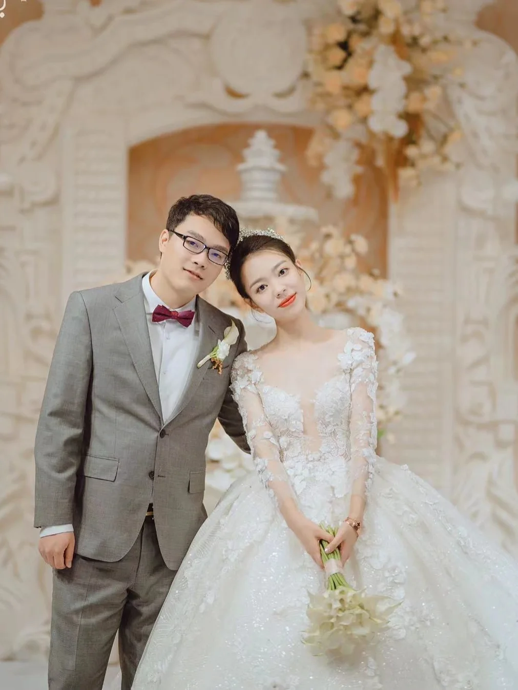 Pretty Ball Gown Tulle Applique Long Sleeves With Veil Long Wedding Dresses