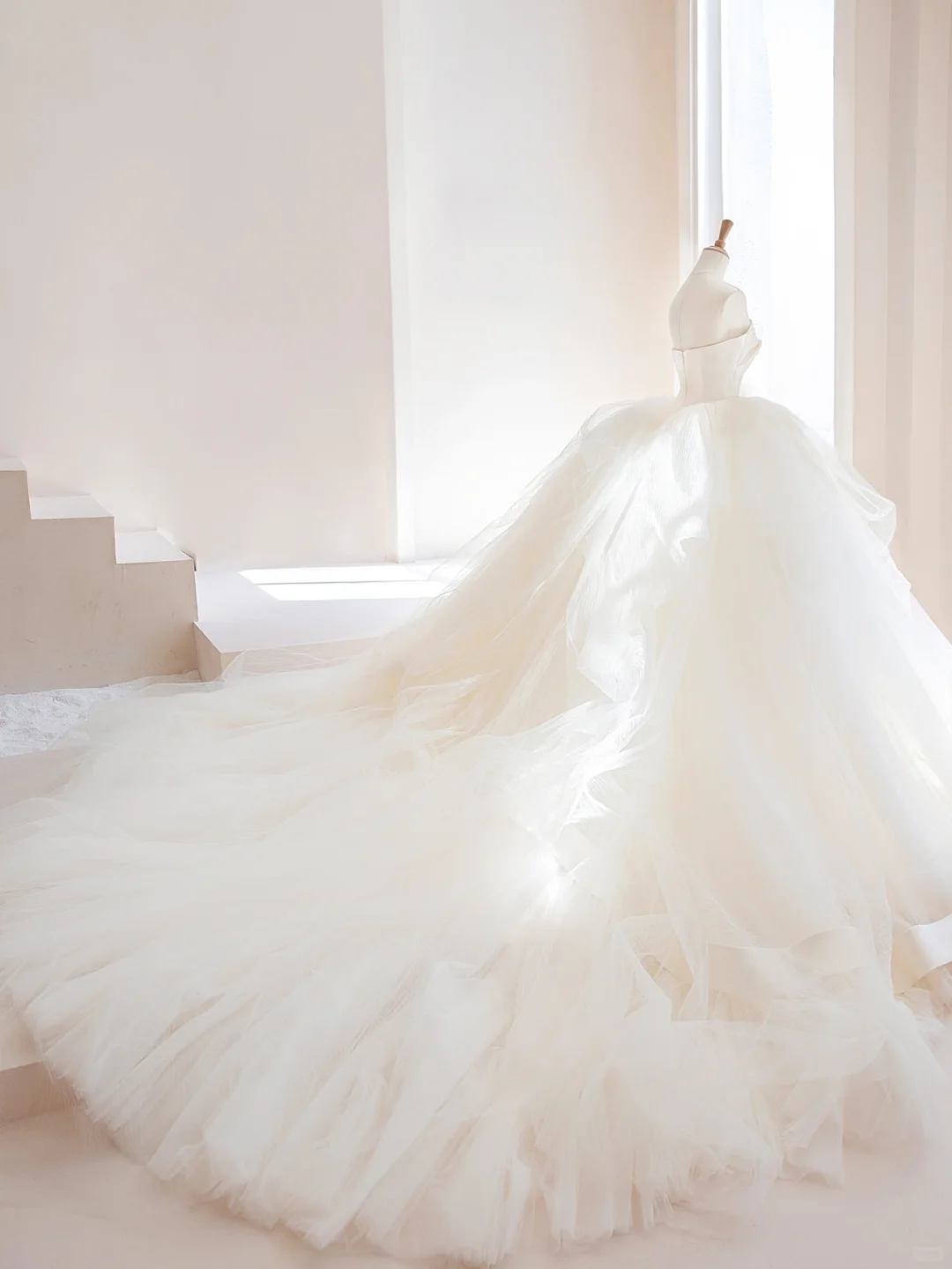Elegant Ball Gown Strapless Satin Tulle Long Wedding Dresses