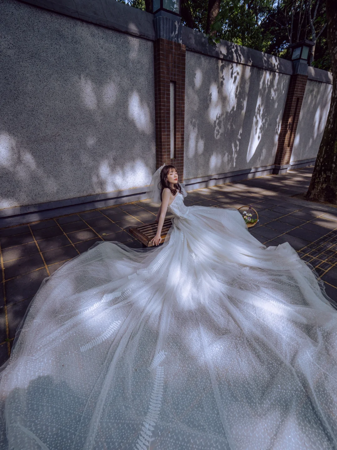 Unique Ball Gown Strapless Tulle Applique With Veil Long Wedding Dresses