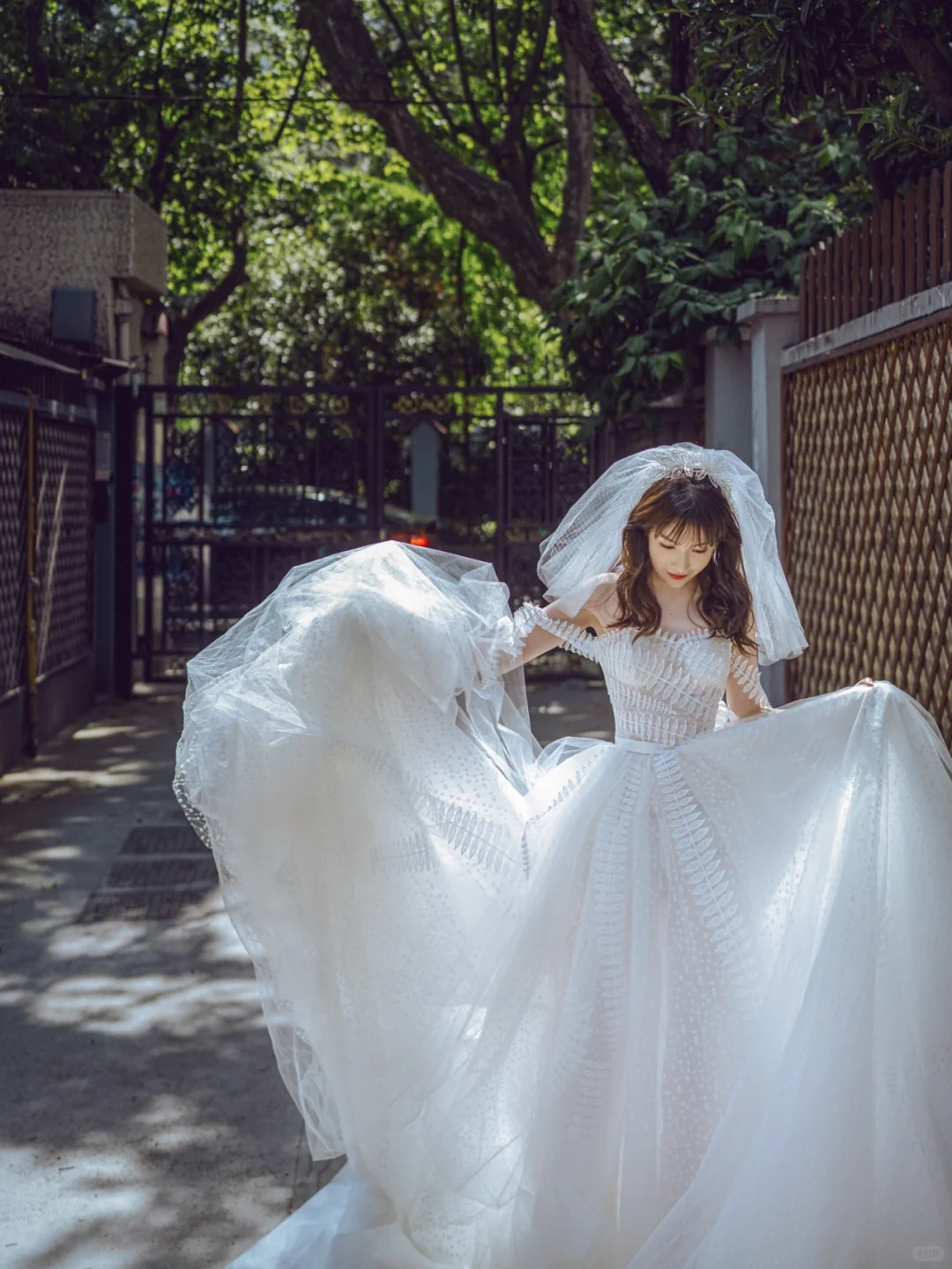 Unique Ball Gown Strapless Tulle Applique With Veil Long Wedding Dresses