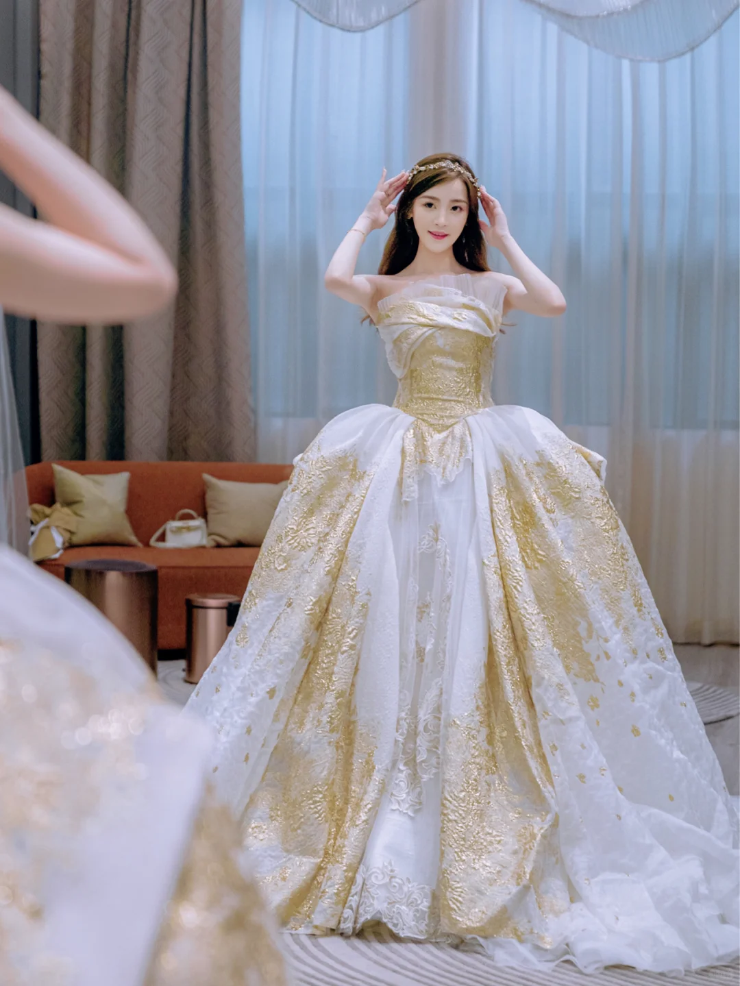 Gorgeous Ball Gown Strapless Satin Applique Long Wedding Dresses