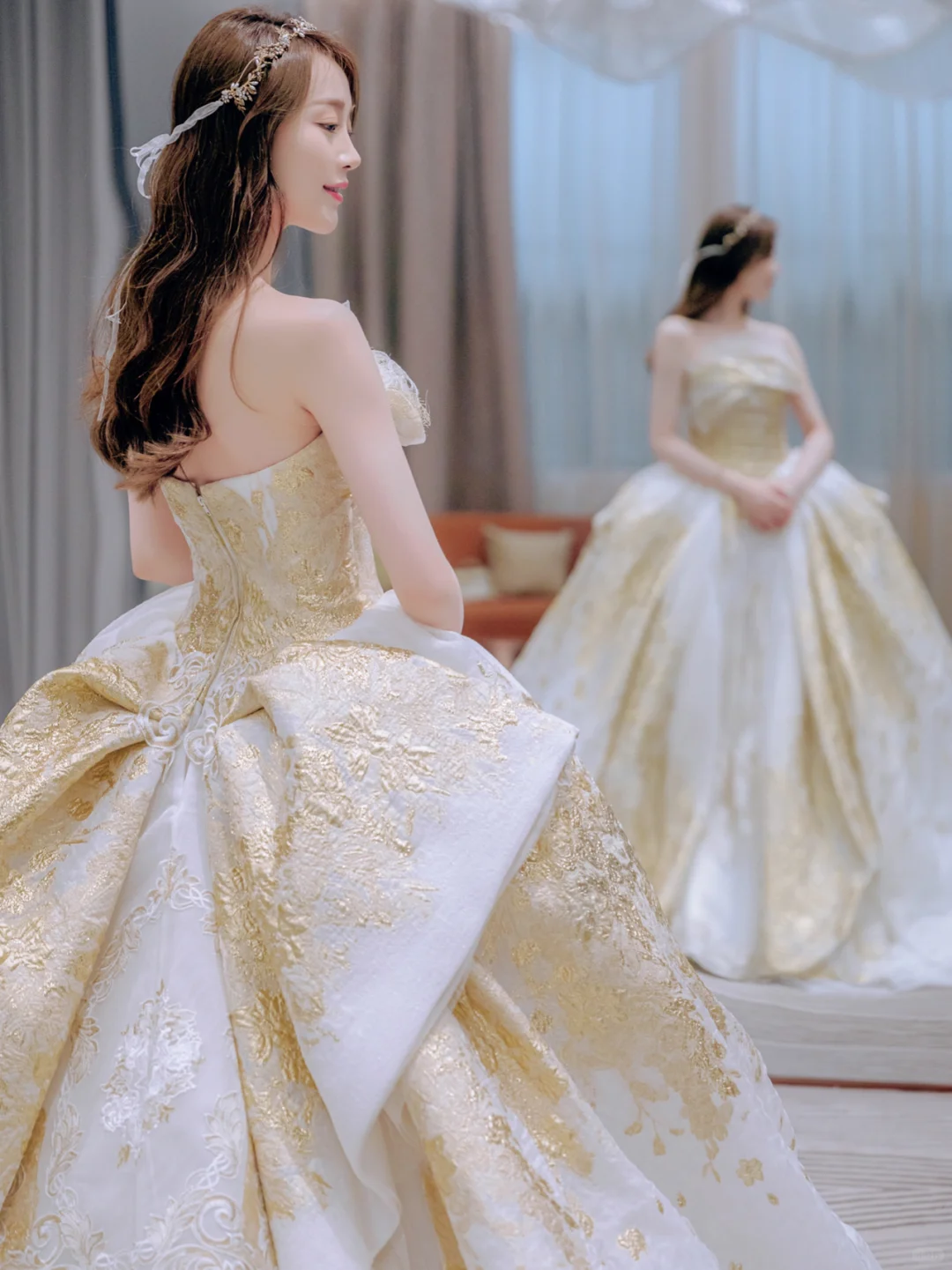 Gorgeous Ball Gown Strapless Satin Applique Long Wedding Dresses