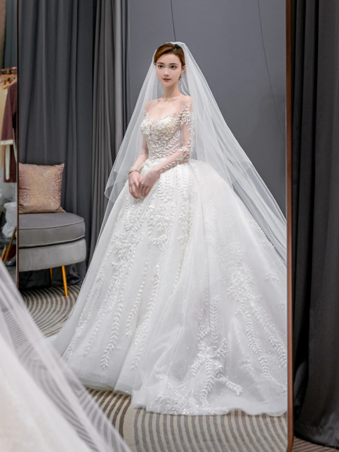 Dreamy Ball Gown Tulle Applique Long Sleeves With Veil Long Wedding Dresses