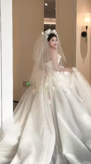 Pretty Ball Gown Strapless Satin Tulle Applique With Veil Long Wedding Dresses