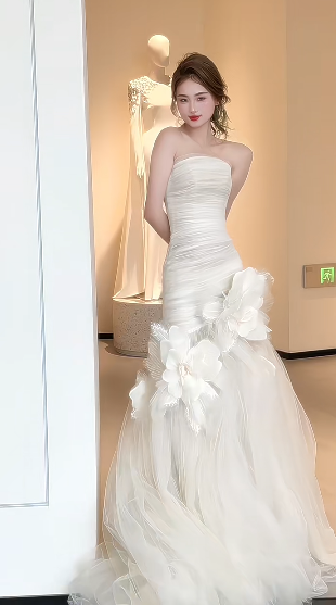 Unique Mermaid Strapless Tulle Flowers Applqiue Long Wedding Dresses