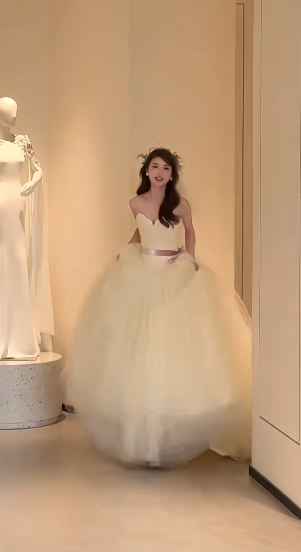 Elegant Ball Gown Strapless Satin Tulle With Veil Long Wedding Dresses