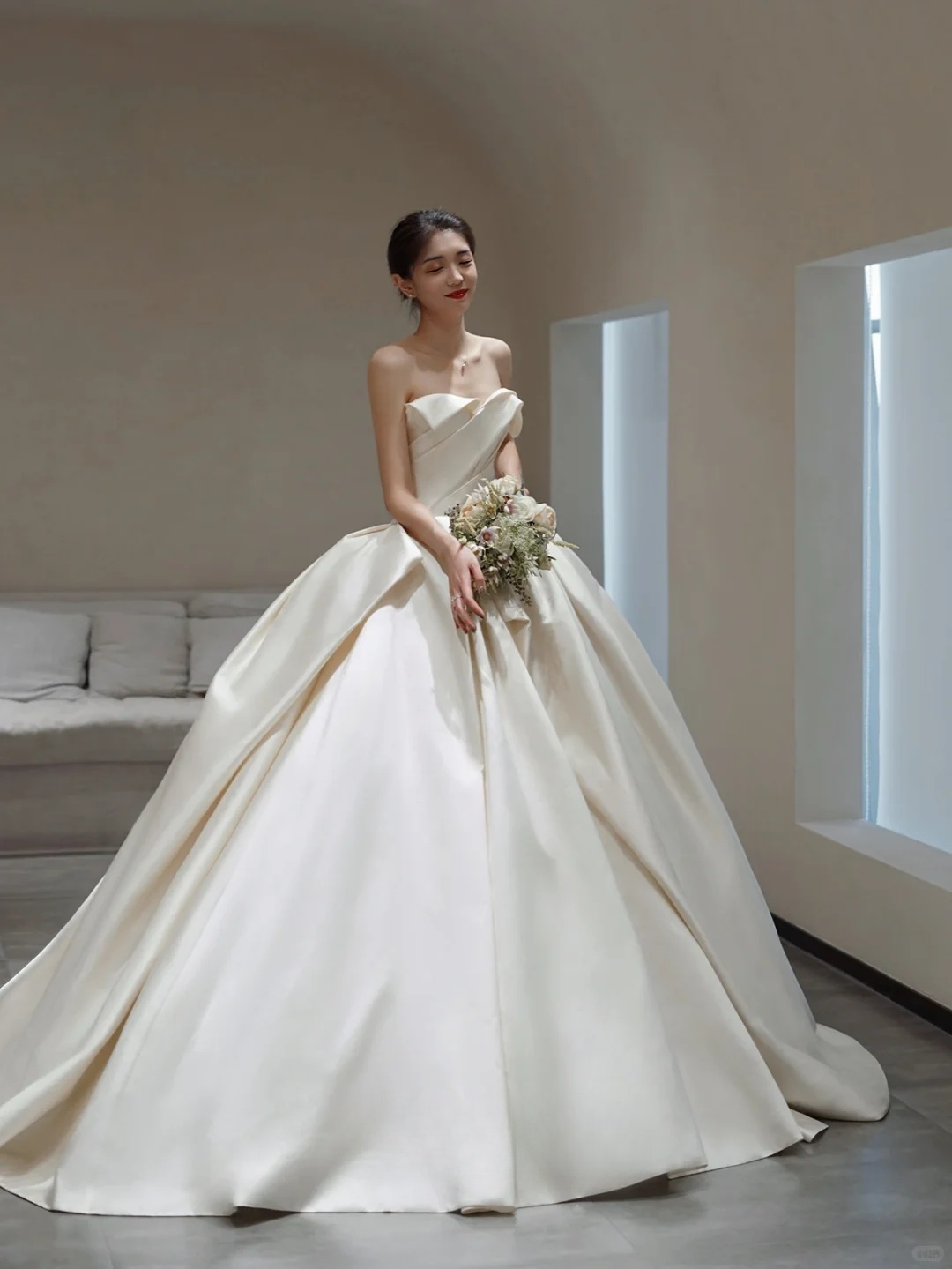 Pretty Ball Gown Strapless Satin Pleated With Veil Long Wedding Dresses