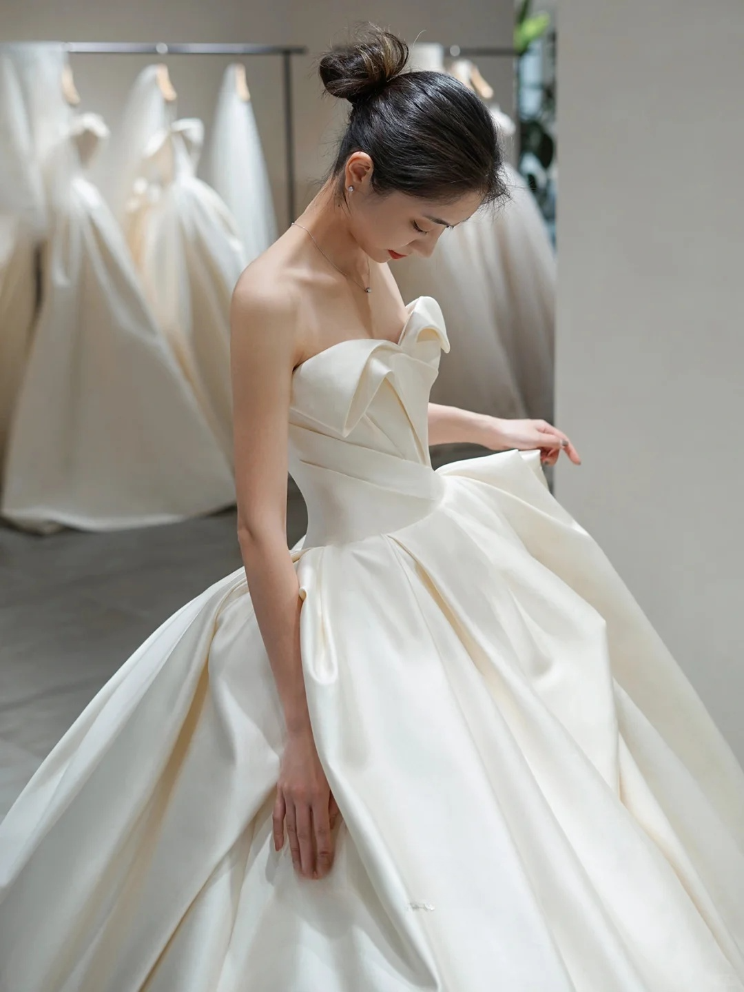 Pretty Ball Gown Strapless Satin Pleated With Veil Long Wedding Dresses