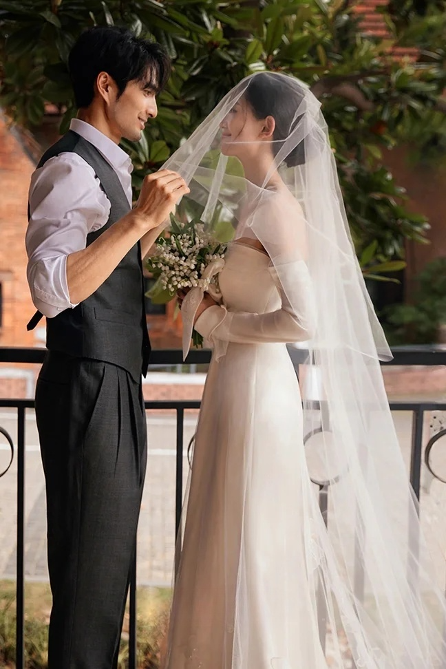Elegant Mermaid Strapless Satin Tulle Lace With Veil Long Wedding Dresses