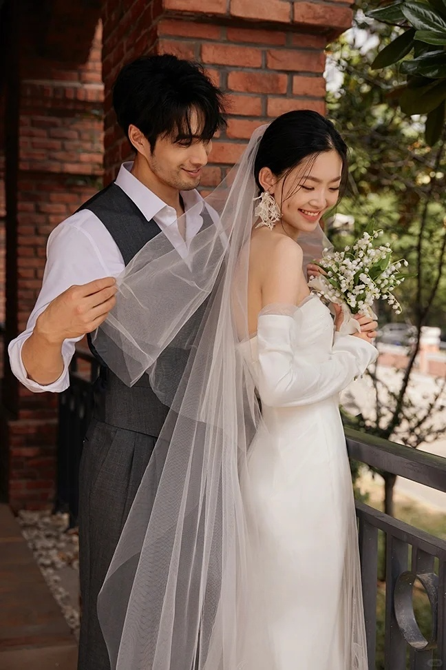 Elegant Mermaid Strapless Satin Tulle Lace With Veil Long Wedding Dresses