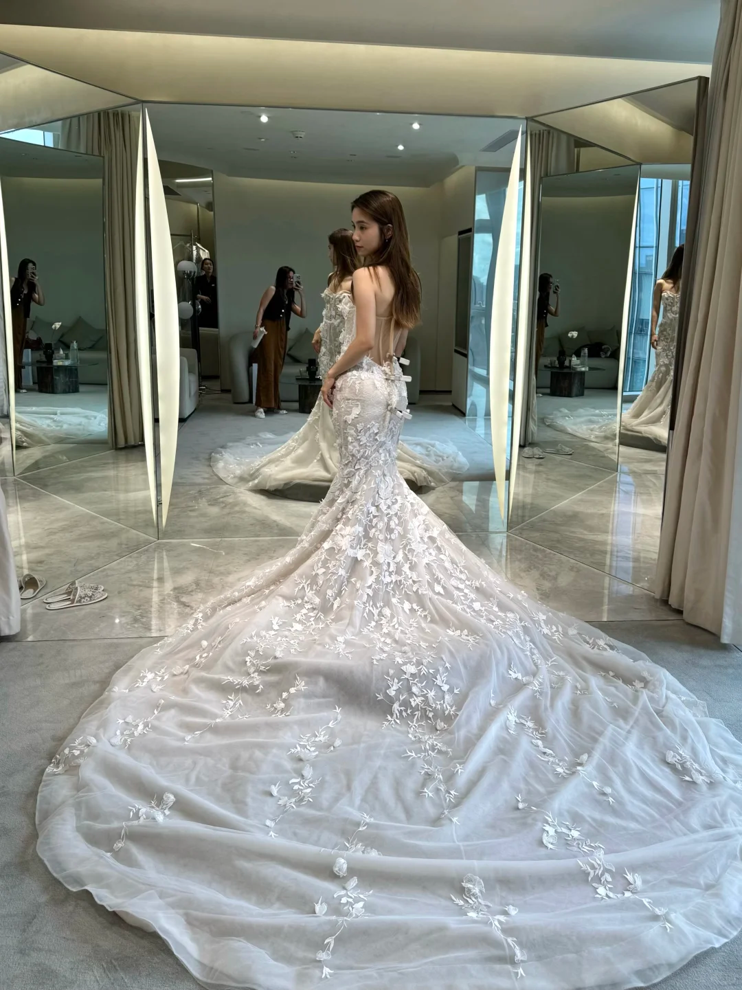 Elegant Mermaid Strapless Tulle Lace Applique Long Wedding Dresses