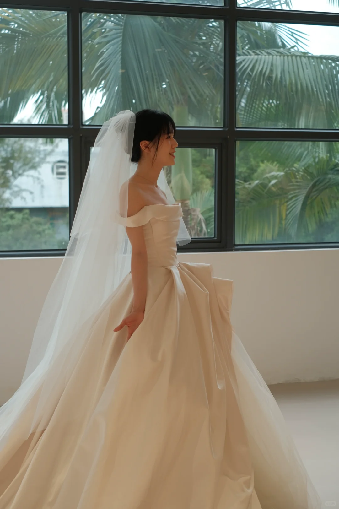 Elegant Ball Gown Strapless Satin Tulle With Veil Long Wedding Dresses