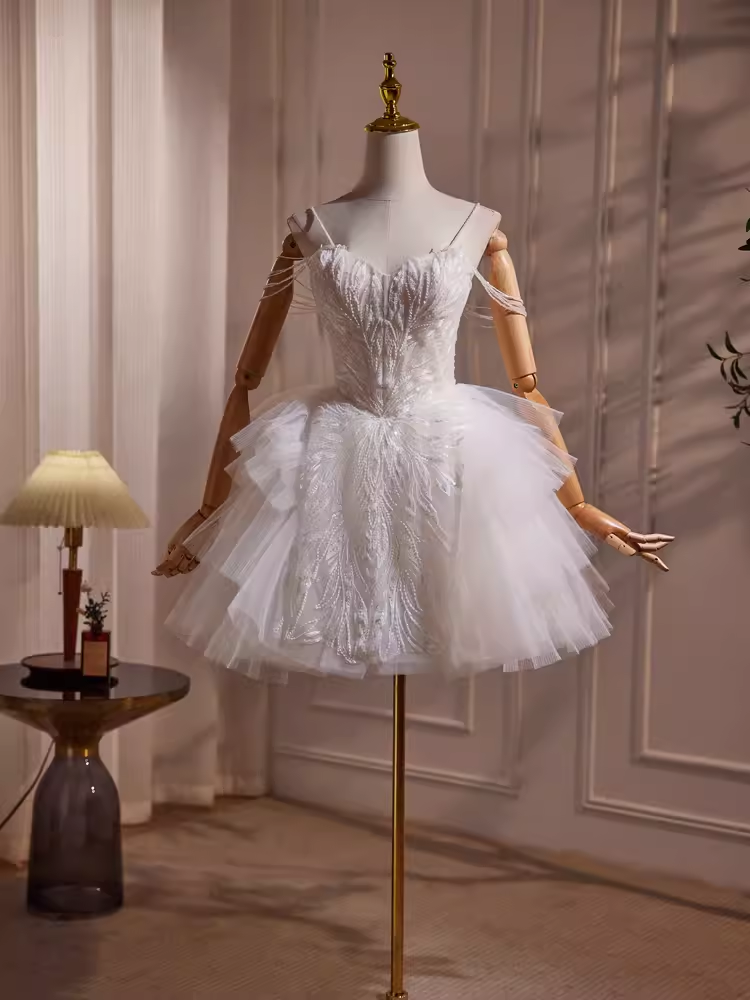 Elegant Ball Gown Spaghetti Straps Tulle Party Dress White Homecoming Dresses