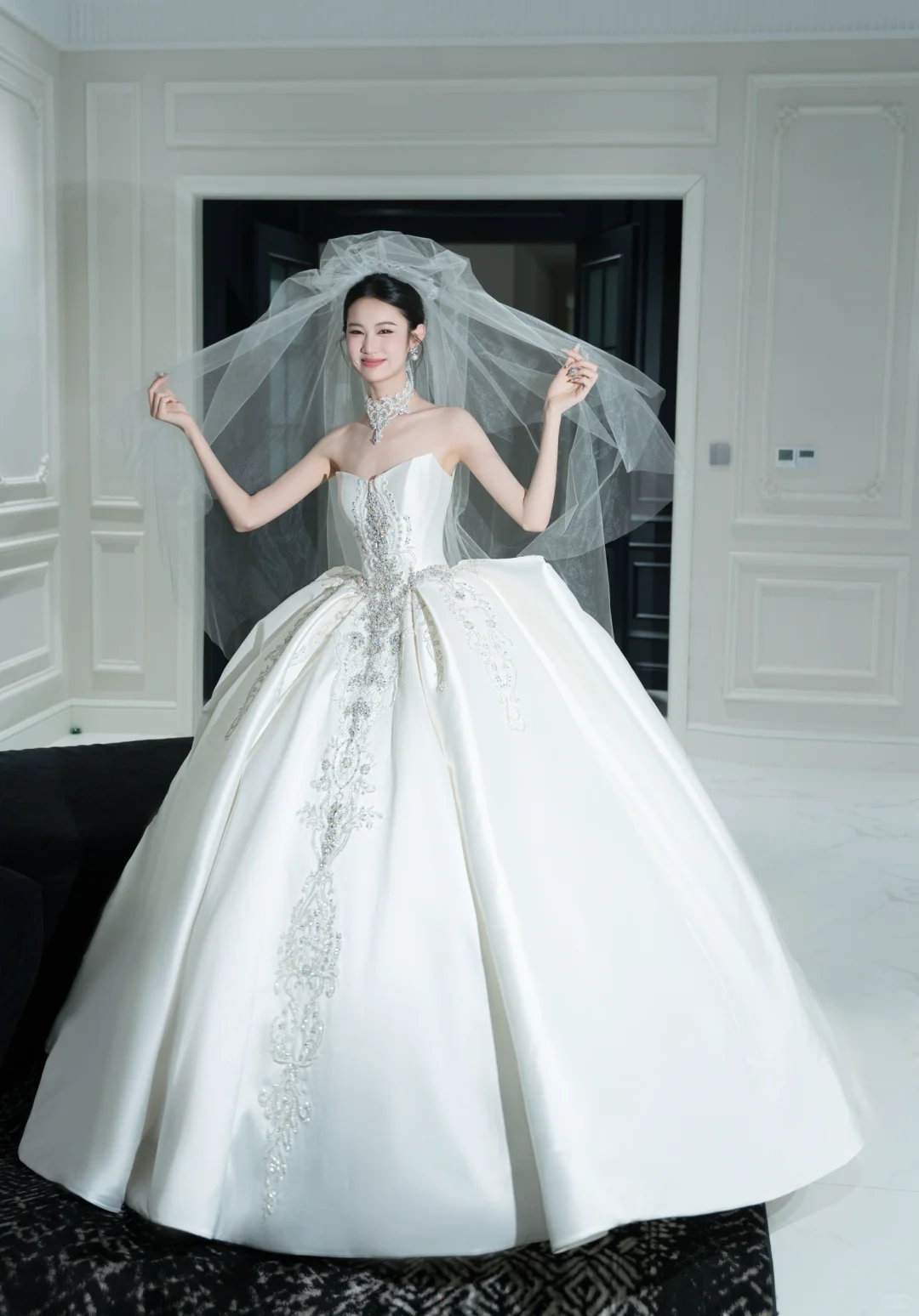 Timeless Ball Gown Strapless Satin Sequin Beaded With Veil Long Wedding Dresses