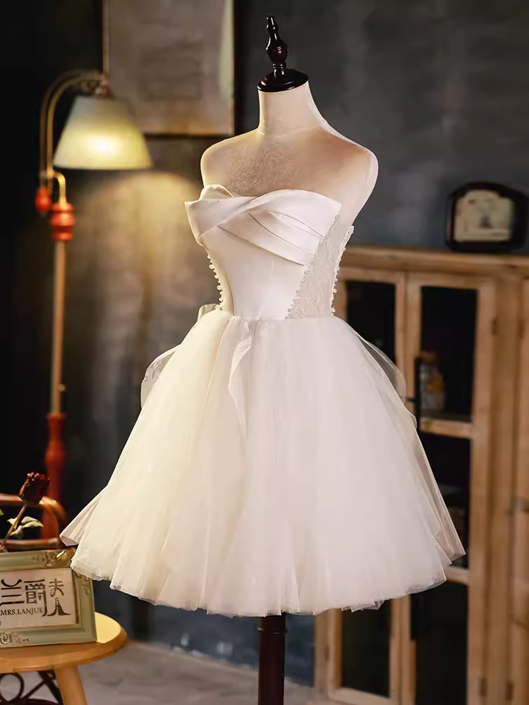 Elegant Ball Gown Straplesss Tulle Party Dress White Homecoming Dresses