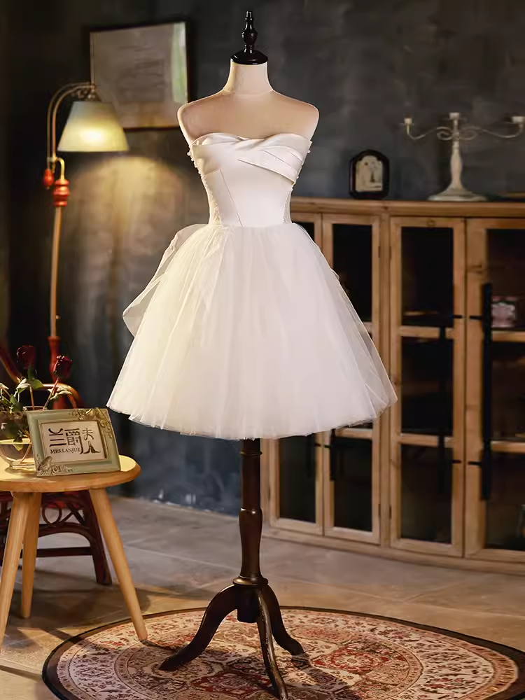 Elegant Ball Gown Straplesss Tulle Party Dress White Homecoming Dresses