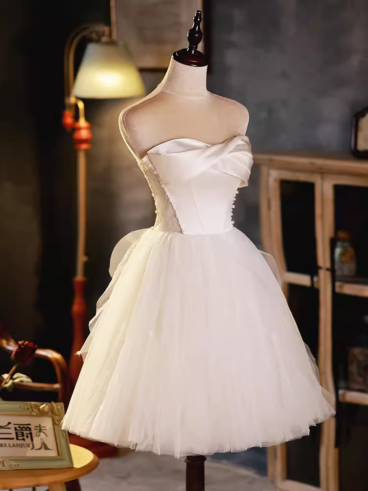 Elegant Ball Gown Straplesss Tulle Party Dress White Homecoming Dresses