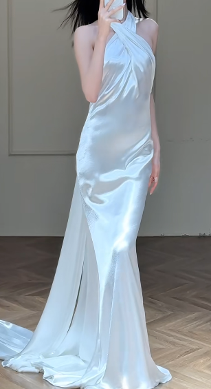Chic Mermaid Halter Satin Long Wedding Dresses