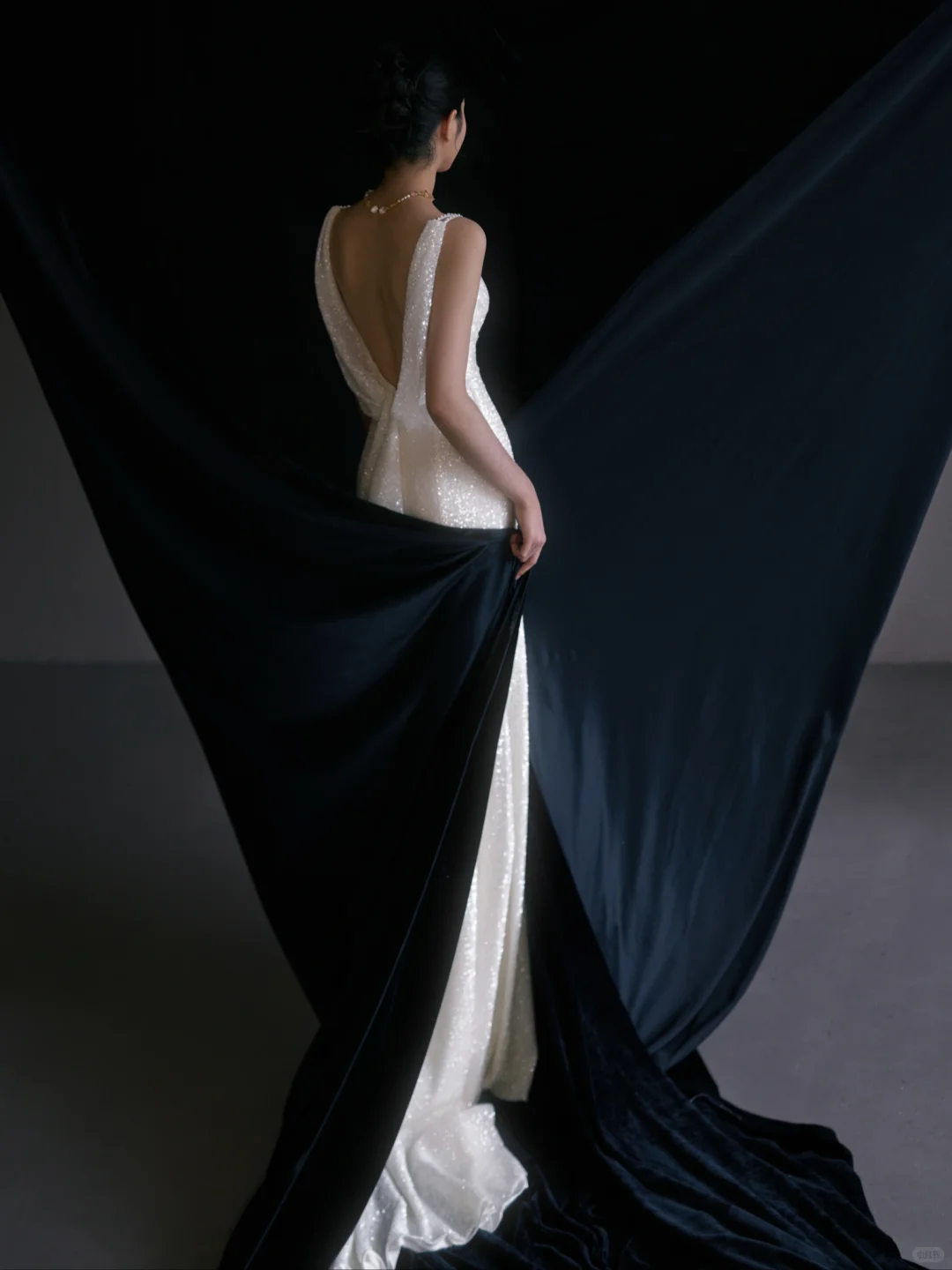Shiny Mermaid Spaghetti Straps Satin Sequin With Veil Long Wedding Dresses