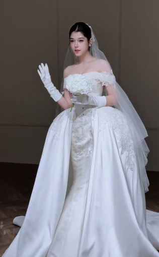 Timeless Ball Gown Off The Shoulder Satin Lace Applique With Gloves Veil Long Wedding Dresses