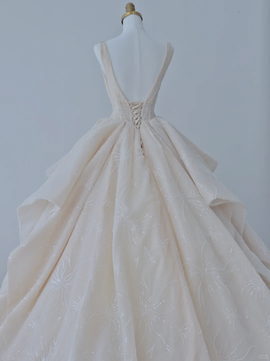 Elegant Ball Gown Satin Sequin Backless Long Wedding Dresses