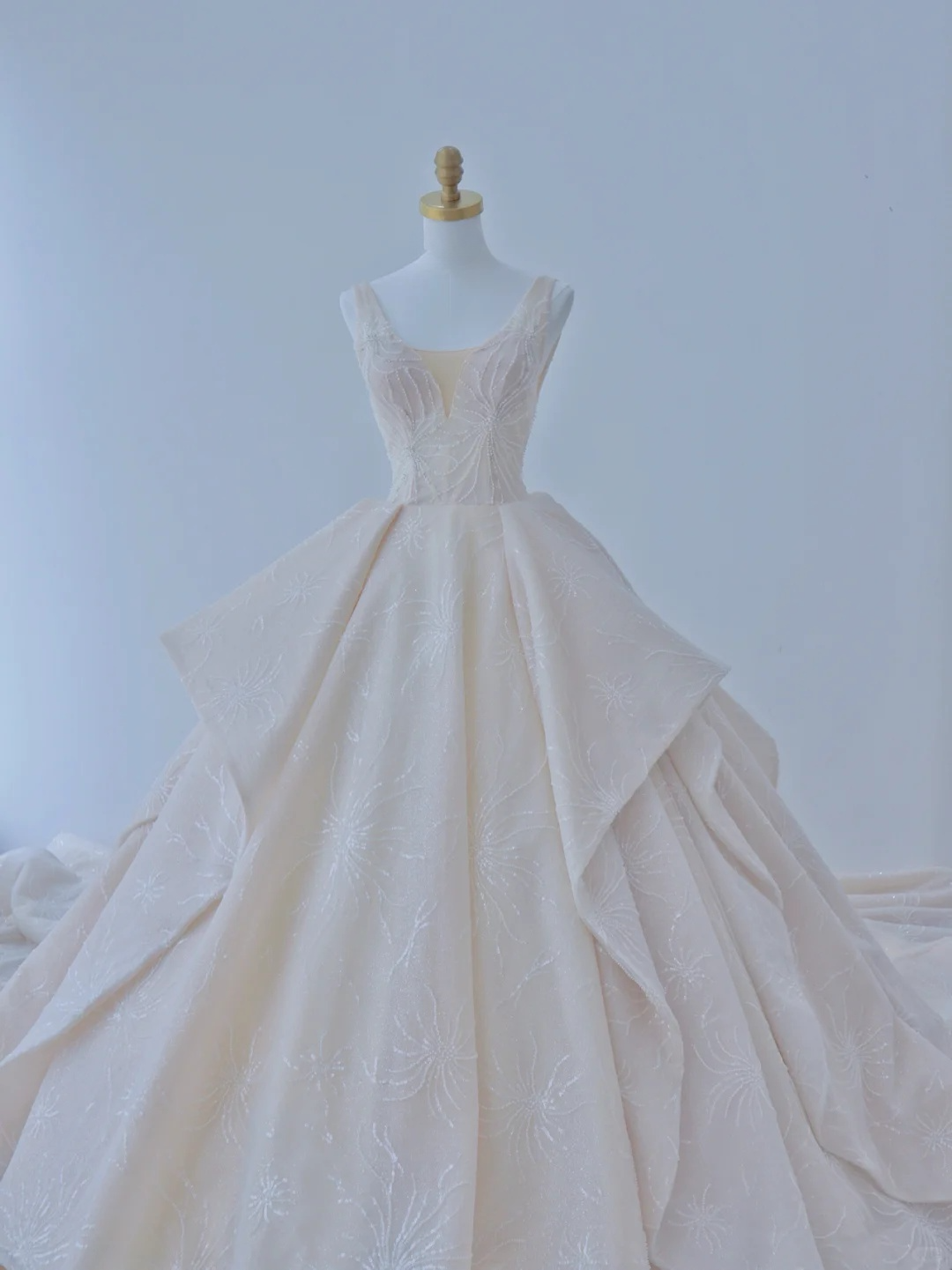 Elegant Ball Gown Satin Sequin Backless Long Wedding Dresses