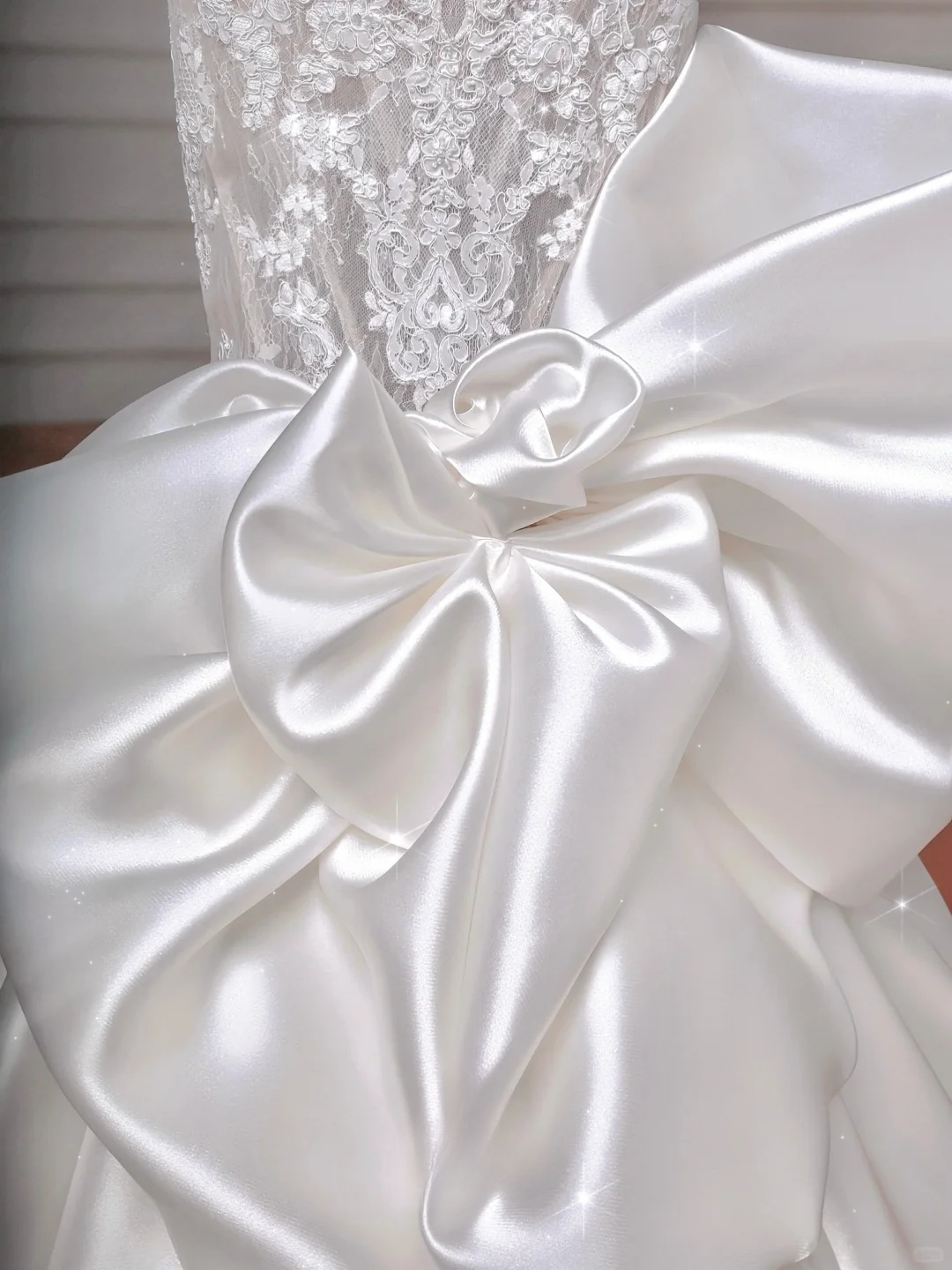 Stunning Mermaid Strapless Satin Lace Long Wedding Dresses