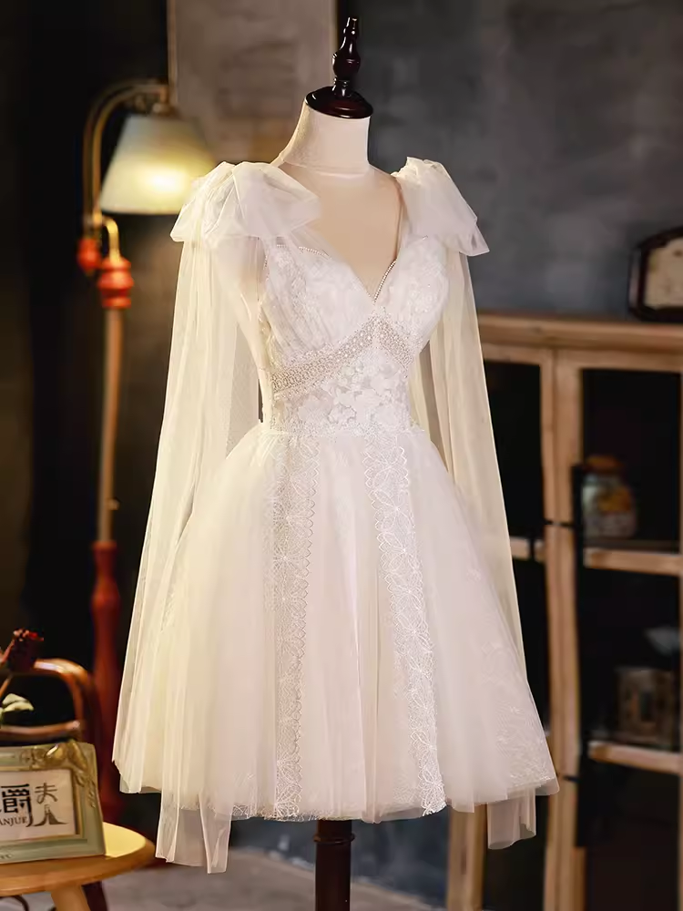 Elegant Ball Gown V Neckline Tulle Party Dress Lace White Homecoming Dresses