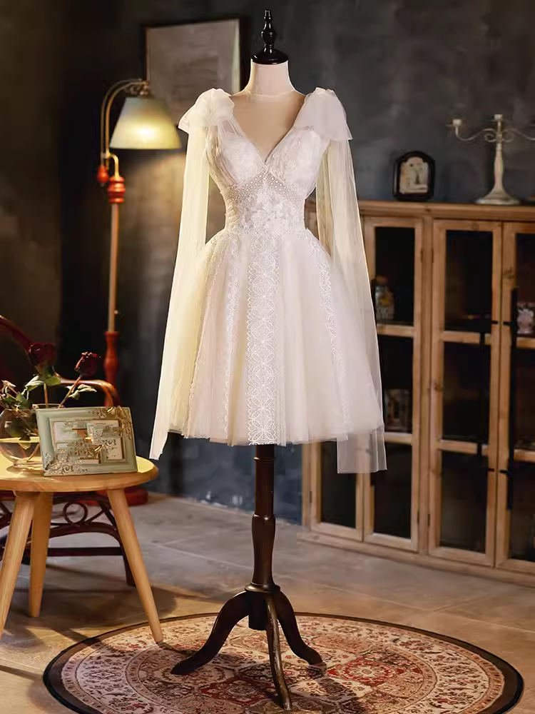 Elegant Ball Gown V Neckline Tulle Party Dress Lace White Homecoming Dresses