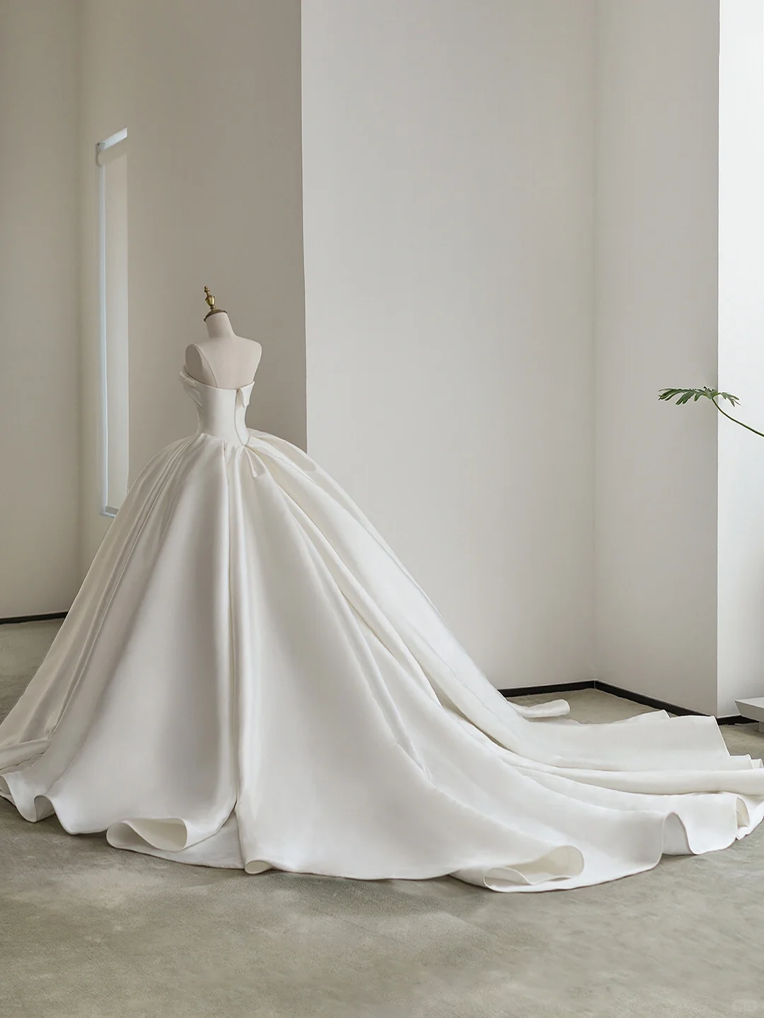 Timeless Ball Gown Strapless Satin Tulle Beads Long Wedding Dresses